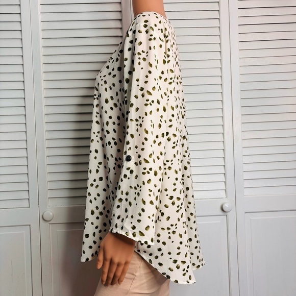 MAURICES White Green Spotted V-Neck Blouse Size XXL - Picture 4 of 8